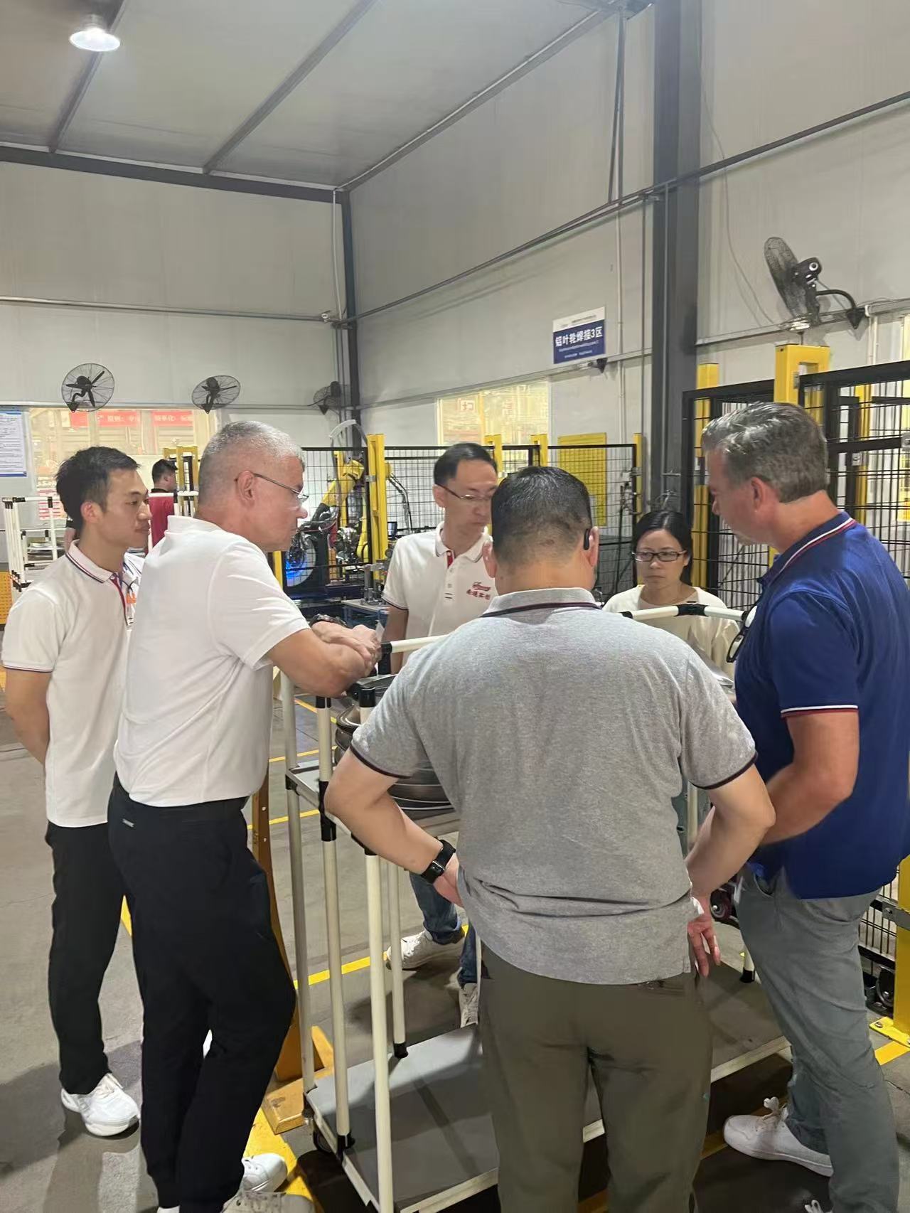 德國客戶參觀南通實(shí)創(chuàng)電子科技有限公司